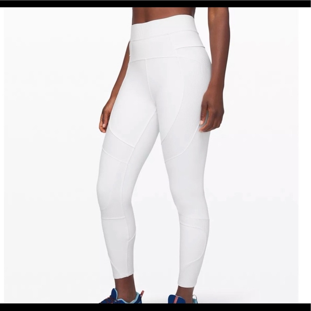 While lululemon leggings 🤍
